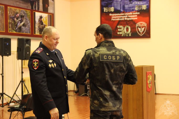 В Воронеже прошли торжественные мероприятия, посвященные 27-й годовщины со дня образования специального отряда быстрого реагирования (СОБР)