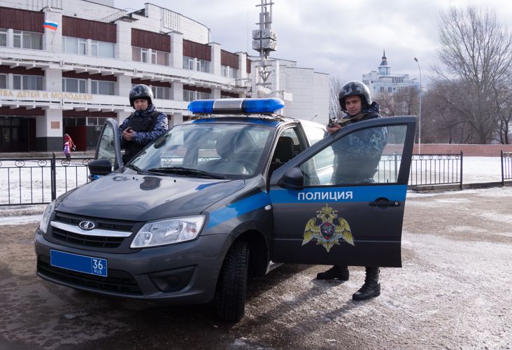В г. Воронеже сотрудники Росгвардии по горячим следам задержали похитителей автомобильных аккумуляторов