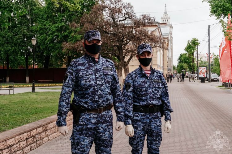 В г. Воронеже Росгвардейцы задержали женщину на охраняемом объекте 