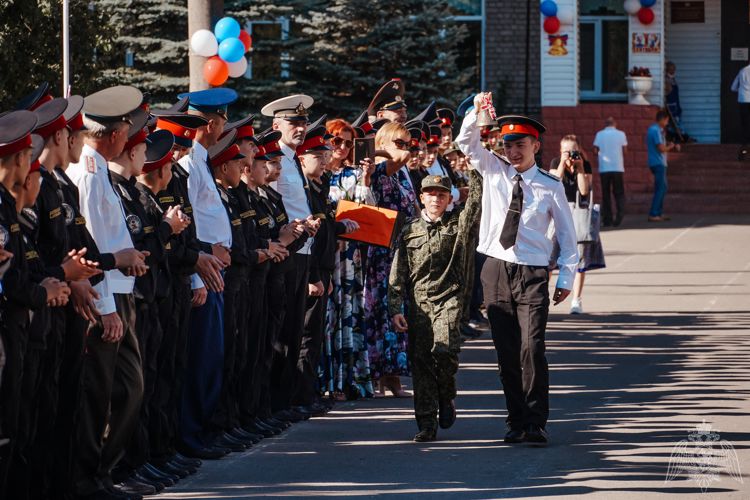 Спецподразделения Росгвардии в Воронеже поздравили воспитанников кадетского корпуса с Днём Знаний