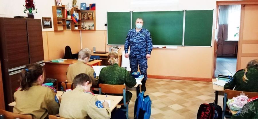 В преддверии Дня матери воспитанники Горожанского казачего кадетского корпуса написали трогательные письма мамам 