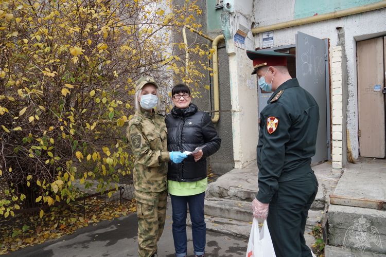 В Воронеже росгвардейцы навестили вдов и матерей погибших сослуживцев