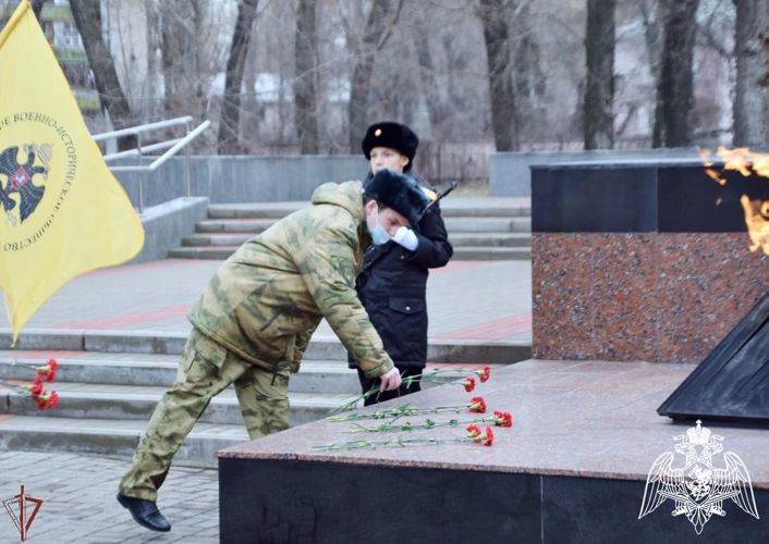 В Воронеже росгвардейцы приняли участие в возложении в День Неизвестного солдата
