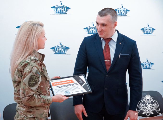 В Воронеже Росгвардия поздравила студентов с Днем российских студенческих отрядов
