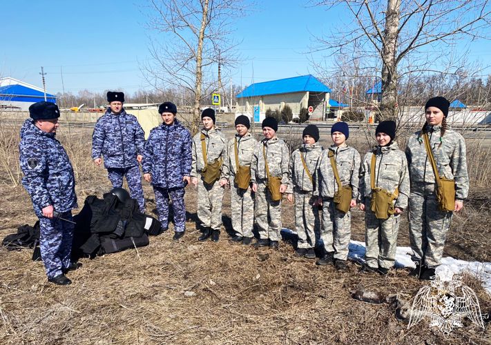 Росгвардейцы в Воронежской области организовали для юнармейцев военно-спортивные соревнования «Защитник Отечества»