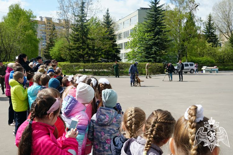 В Воронеже росгвардейцы организовали День призывника для молодежи допризывного возраста