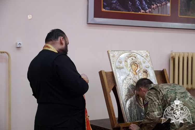 В Воронежские спецподразделения Росгвардии из Афона привезли чудотворную икону Божьей Матери «Скоропослушница»