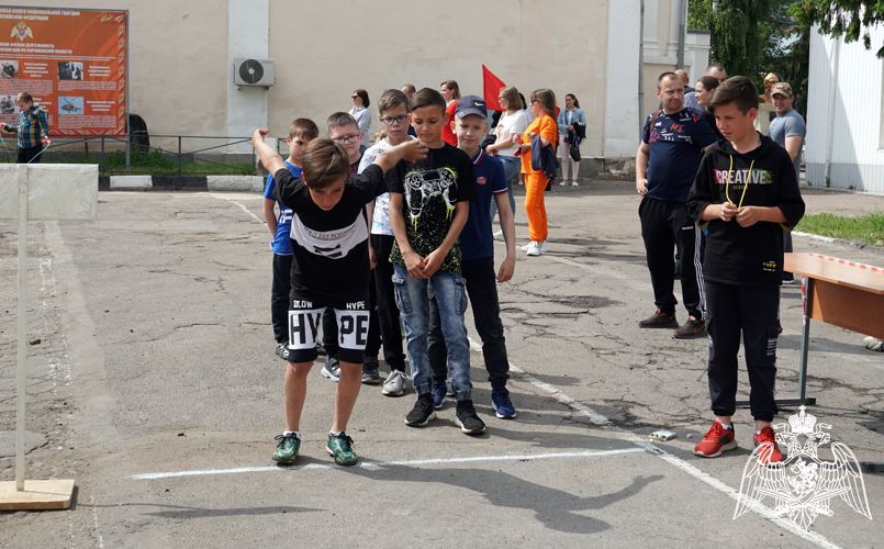 В Воронеже росгвардейцы провели увлекательное спортивное занятие для детей