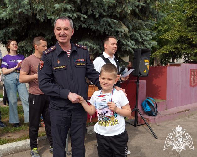 В Воронеже росгвардейцы провели увлекательное спортивное занятие для детей