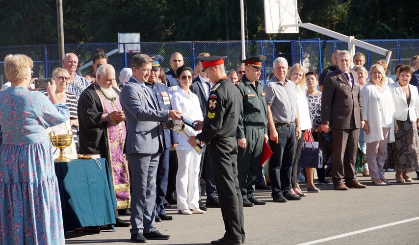 Представители Росгвардии в Воронеже поздравили воспитанников кадетского корпуса с Днём Знаний