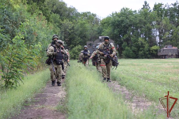 В ДНР ПРИ УЧАСТИИ СПЕЦНАЗА РОСГВАРДИИ УНИЧТОЖЕНО ОКОЛО 30 БОЕВИКОВ, 8 ЕДИНИЦ АВТОМОБИЛЬНОЙ ТЕХНИКИ И СКЛАД БОЕПРИПАСОВ