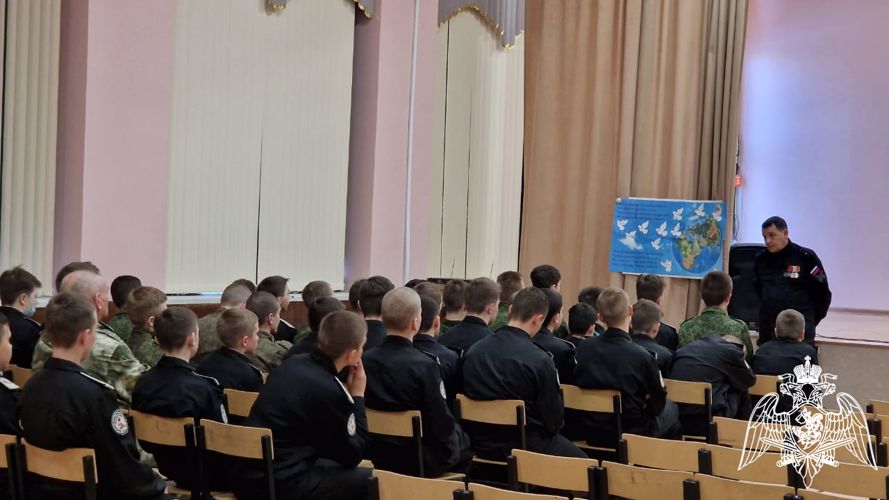  «Росгвардия. Страницы Победы: Сталинград»: сотрудники Воронежского ОМОН «Центр» проводят для воспитанников Михайловского кадетского корпуса цикл патриотических встреч