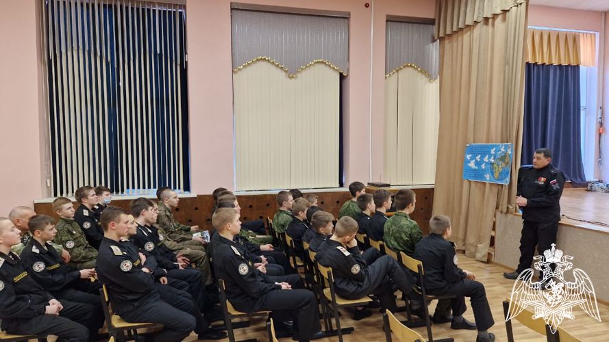  «Росгвардия. Страницы Победы: Сталинград»: сотрудники Воронежского ОМОН «Центр» проводят для воспитанников Михайловского кадетского корпуса цикл патриотических встреч