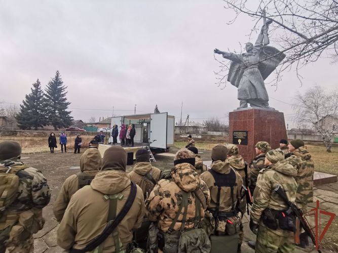 РОСГВАРДЕЙЦЫ ПОЧТИЛИ ПАМЯТЬ ГЕРОЕВ ВЕЛИКОЙ ОТЕЧЕСТВЕННОЙ ВОЙНЫ В ЛУГАНСКОЙ НАРОДНОЙ РЕСПУБЛИКЕ