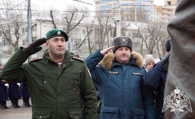 В Воронеже руководство Росгвардии возложили венки и цветы к памятнику воинам-интернационалистам 