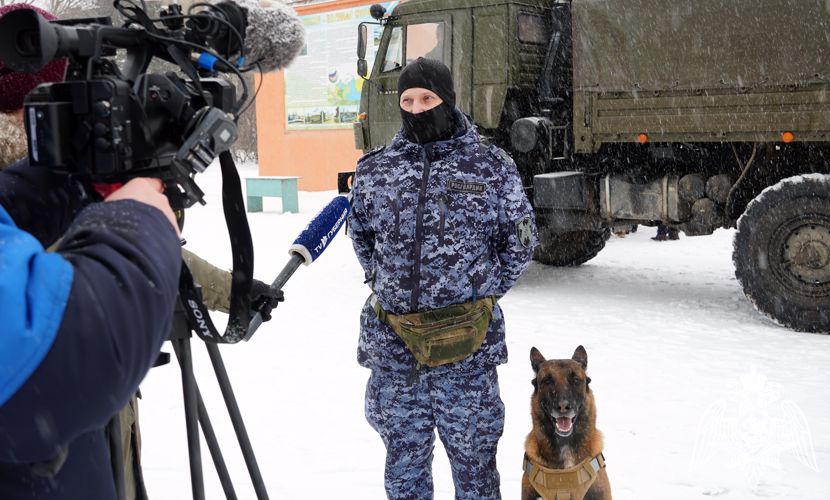 В воронежском областном сборном пункте росгвардейцы провели «Патриотический день» с призывной молодежью