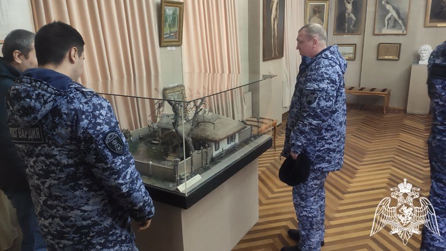 Музейную выставку, посвященную Дню защитника Отечества, посетили сотрудники Росгвардии в Воронежской области