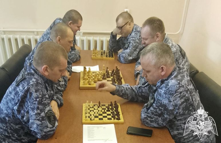 В канун Дня защитника Отечества сотрудники вневедомственной охраны провели первенство по шахматам