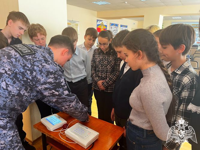 Юным Воронежским патриотам устроили экскурсию по вневедомственной охране