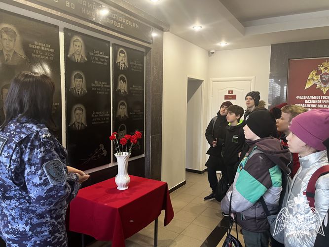 Юным Воронежским патриотам устроили экскурсию по вневедомственной охране