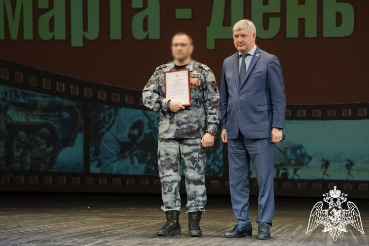 В Воронеже росгвардейцам вручили государственные и ведомственные награды в профессиональный праздник