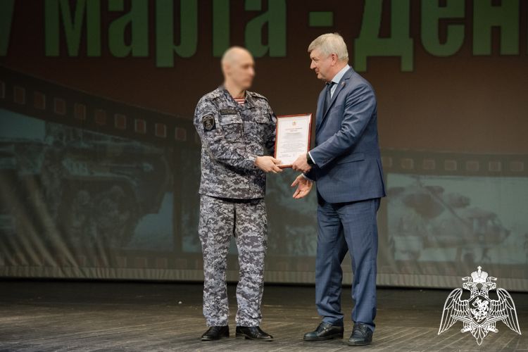 В Воронеже росгвардейцам вручили государственные и ведомственные награды в профессиональный праздник