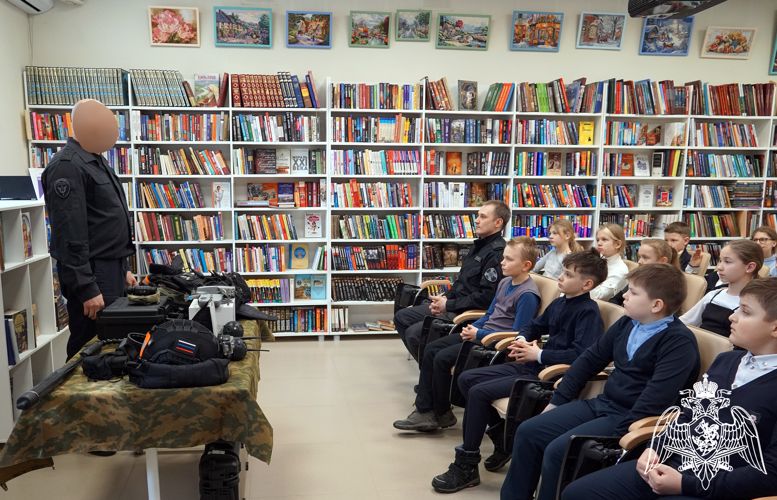 В Воронеже «Дни Росгвардии» продолжаются в модельной библиотеке № 32 им. Г.Н. Троепольского
