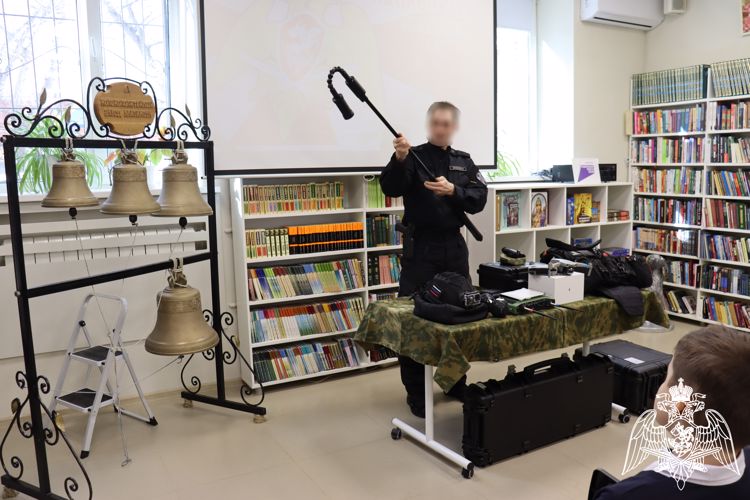 В Воронеже «Дни Росгвардии» продолжаются в модельной библиотеке № 32 им. Г.Н. Троепольского