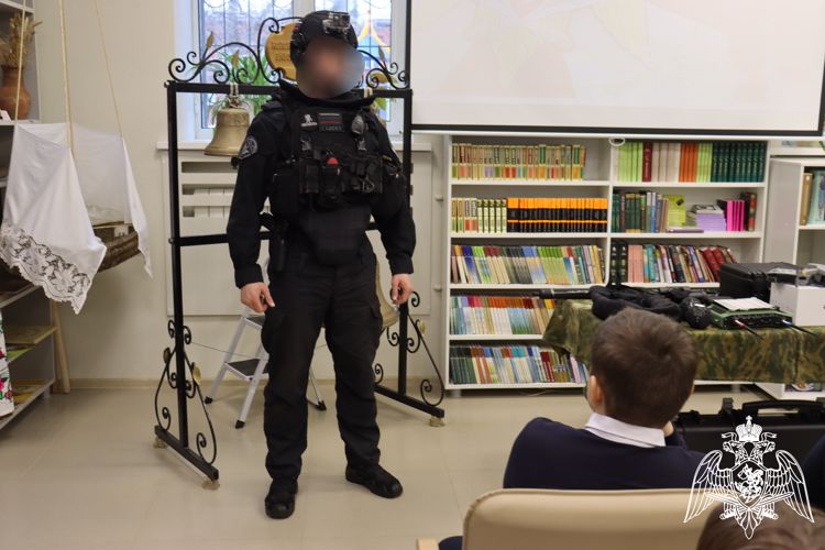 В Воронеже «Дни Росгвардии» продолжаются в модельной библиотеке № 32 им. Г.Н. Троепольского