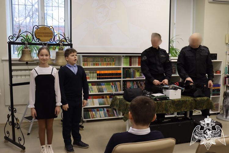 В Воронеже «Дни Росгвардии» продолжаются в модельной библиотеке № 32 им. Г.Н. Троепольского