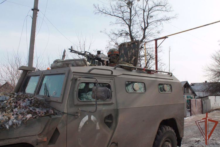 ИНЖЕНЕРЫ РОСГВАРДИИ ОБНАРУЖИЛИ БОЛЕЕ 600 БОЕПРИПАСОВ НА ЗАБРОШЕННОМ ЗАВОДЕ В ЛНР