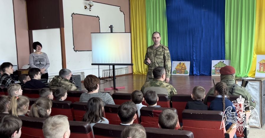 Росгвардейцы доставили гуманитарную помощь жителям Луганской Народной Республики