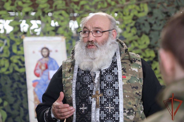 В ПРЕДДВЕРИИ ПАСХИ К РОСГВАРДЕЙЦАМ В РЕГИОН ПРОВЕДЕНИЯ СВО ПРИВЕЗЛИ УНИКАЛЬНУЮ ХОРУГВЬ ИЗ СОЛОВЕЦКОГО МОНАСТЫРЯ