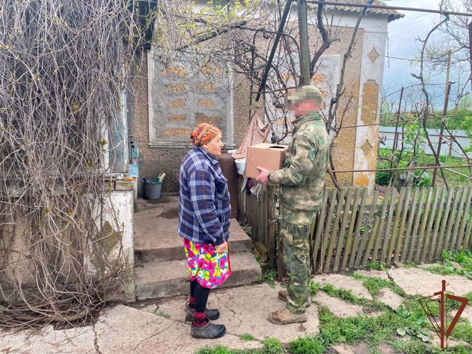 РОСГВАРДЕЙЦЫ ОКАЗАЛИ ПОМОЩЬ ПОЖИЛОЙ ЖИТЕЛЬНИЦЕ ХЕРСОНСКОЙ ОБЛАСТИ