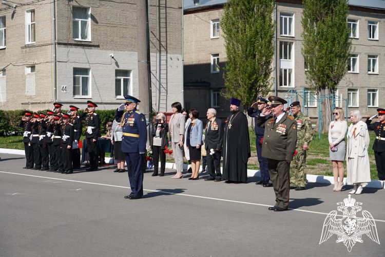 Торжественный митинг в Михайловском кадетском корпусе в преддверии Дня Победы посетил командир ОМОН «Центр» Росгвардии
