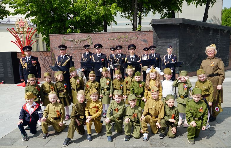 В Воронеже сотрудники и военнослужащие Росгвардии поддержали Всероссийскую акцию «Георгиевская ленточка»