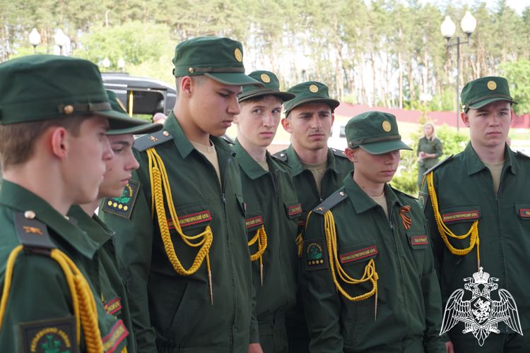 В Воронежской области росгвардейцы рассказали выпускникам школ о преимуществах военных институтов Росгвардии