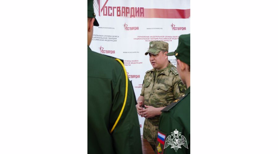 В Воронежской области росгвардейцы рассказали выпускникам школ о преимуществах военных институтов Росгвардии