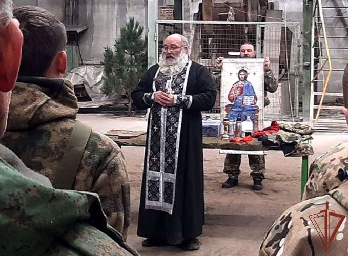 УНИКАЛЬНАЯ ХОРУГВЬ ИЗ СОЛОВЕЦКОГО МОНАСТЫРЯ ВЕРНУЛАСЬ В ГЛАВНЫЙ ХРАМ РОСГВАРДИИ