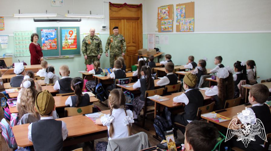 Представители Росгвардии приняли участие в судействе смотра строя и песни в Воронеже