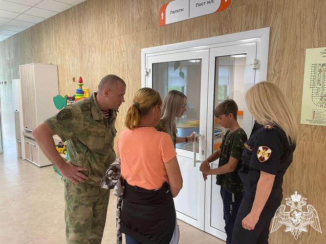 Воронежские росгвардейцы вывезли из Марковского района ЛНР ребенка для прохождения лечения в Центре детской онкологии