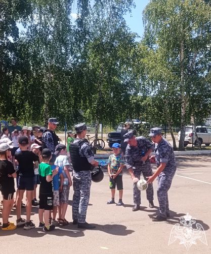  Полосу препятствий от росгвардейцев в рамках ведомственной акции «Каникулы с Росгвардией» прошли школьники Воронежской области