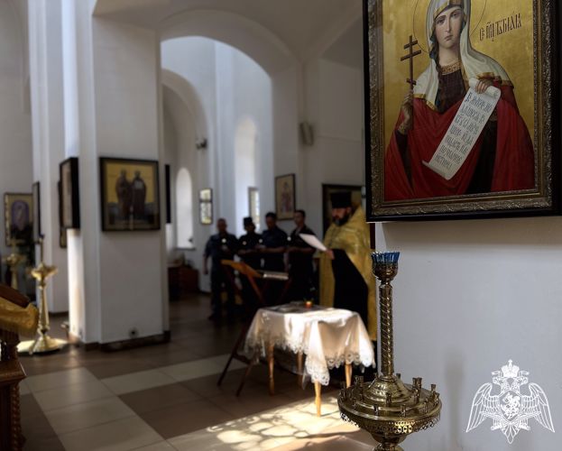 Военнослужащие и сотрудники Управления Росгвардии по Воронежской области посетили Храм Рождества Христова в преддверии  Дня памяти и скорби