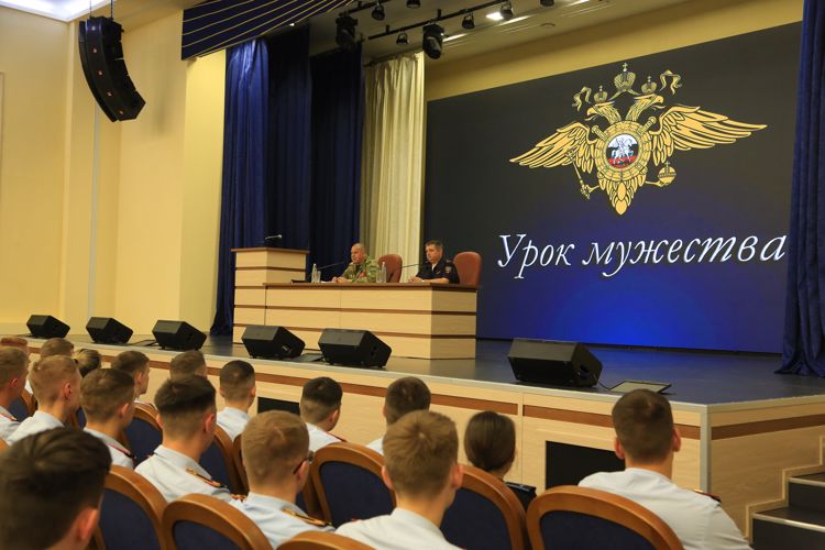 В Воронежском институте МВД России продолжены мероприятия, посвященные 305-летию российской полиции