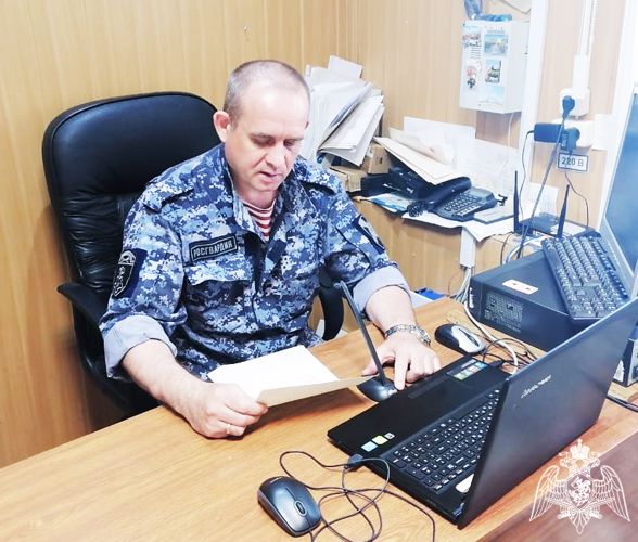 В радиоэфире росгвардейцы рассказали местным жителям об обеспечении безопасности жилья в период летних отпусков