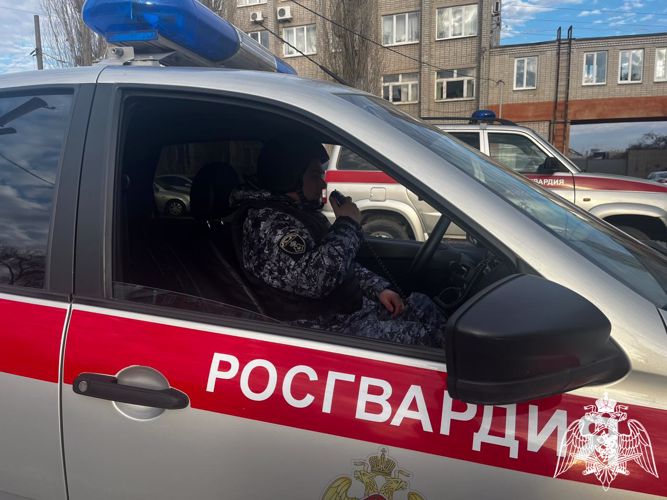 Росгвардейцы в Воронеже задержали неадекватного мужчину, находящегося в состоянии наркотического опьянения