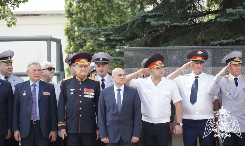 Генерал-лейтенант полиции Александр Грищенко поздравил выпускников Воронежского института МВД России