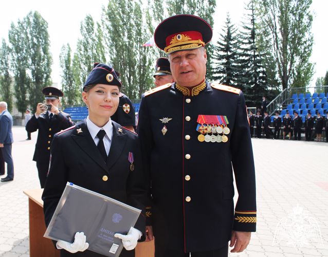 Генерал-лейтенант полиции Александр Грищенко поздравил выпускников Воронежского института МВД России