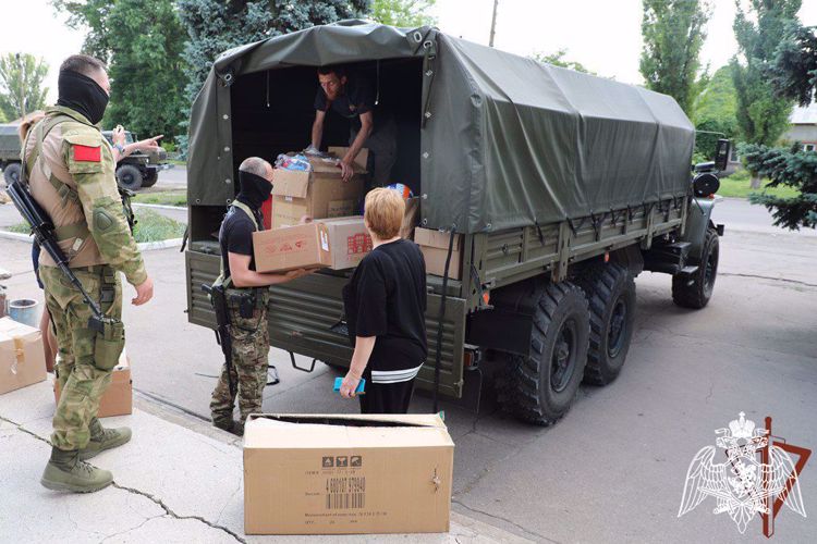 РОСГВАРДЕЙЦЫ ОБЕСПЕЧИЛИ БЕЗОПАСНУЮ ДОСТАВКУ ГУМАНИТАРНОЙ ПОМОЩИ ЖИТЕЛЯМ ДНР