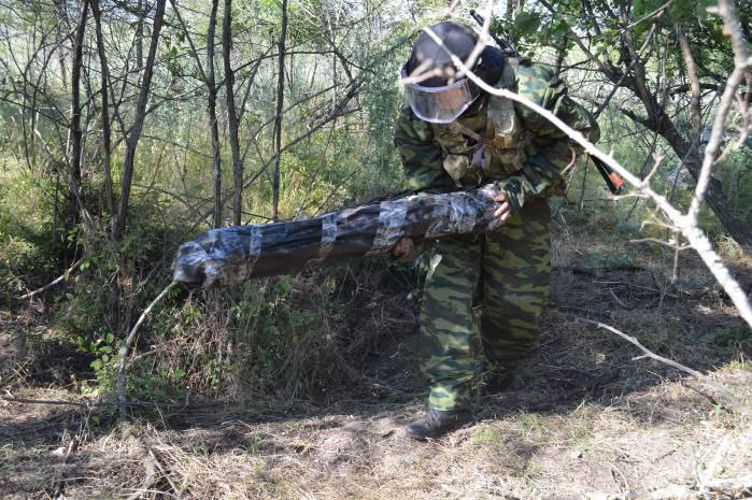 САПЕРЫ РОСГВАРДИИ В ЛНР ОБНАРУЖИЛИ АРСЕНАЛ ОРУЖИЯ, БОЕПРИПАСОВ И ВЗРЫВЧАТЫХ ВЕЩЕСТВ